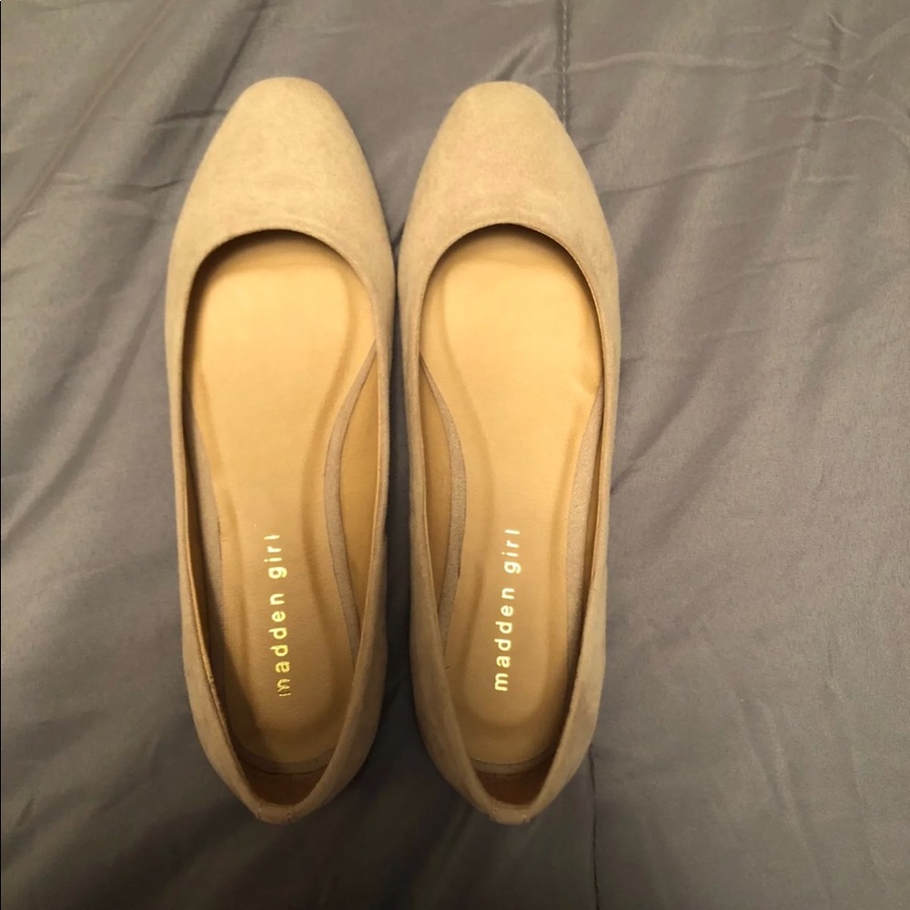 Nude flats